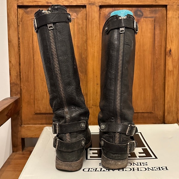 Frye Veronica Back Zip - Picture 3 of 10